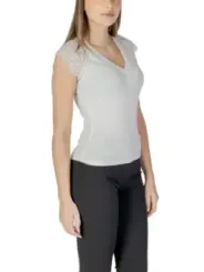 Weißes Oberteil mit Spitzen Details