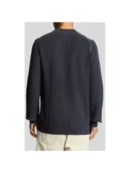 Grauer Strickpullover mit Rippenstruktur