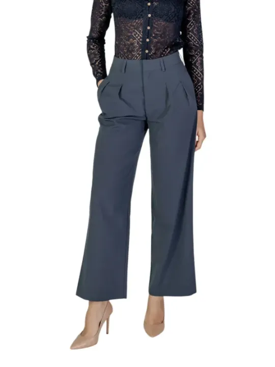 Dunkelgraue Stoffhose mit weitem Bein