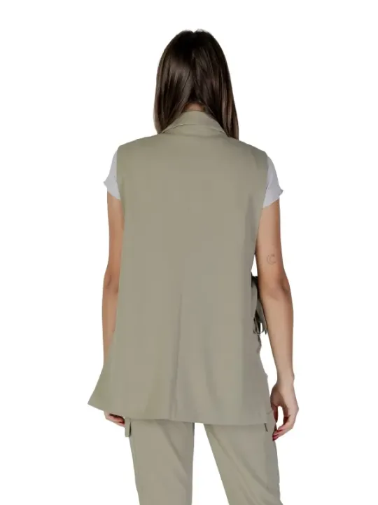 Khaki-Weste, weißes T-Shirt, Mode