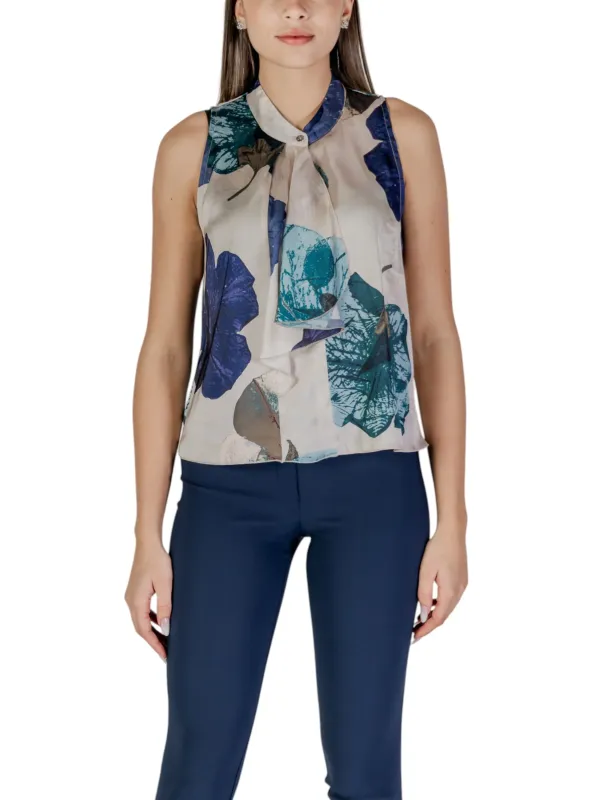 Bluse mit blauem Blattmuster