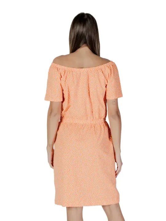 Kurzes orangefarbenes B.young Sommerkleid