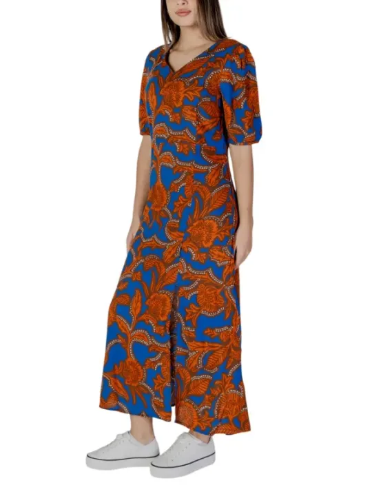 Blaues Kleid mit orange Blumen