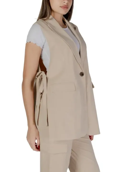 Beiger Blazer-Hosenanzug mit Gürtel