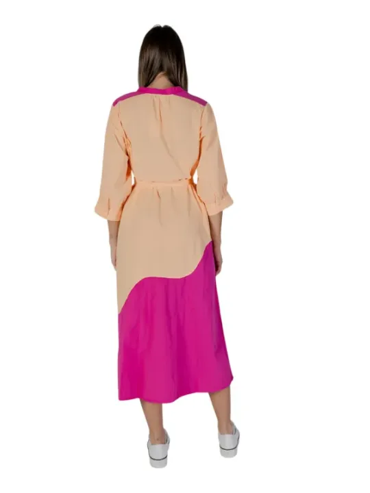 Tan und pinkes Zweiteiler-Kleid