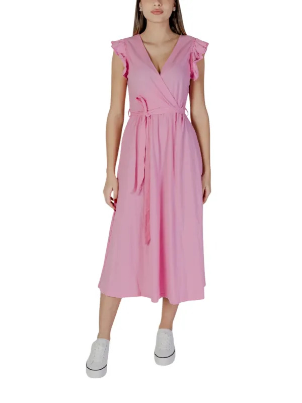 Pinkes Kleid mit Rüschenärmeln
