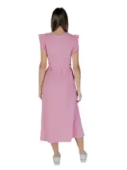 Pinkes Rüschenkleid mit V-Ausschnitt
