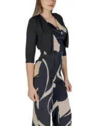 Schwarzes Kleid mit Renaissance-Muster