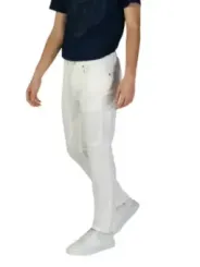 Weiße Stoffhose mit Gürtel und Löwenemblem