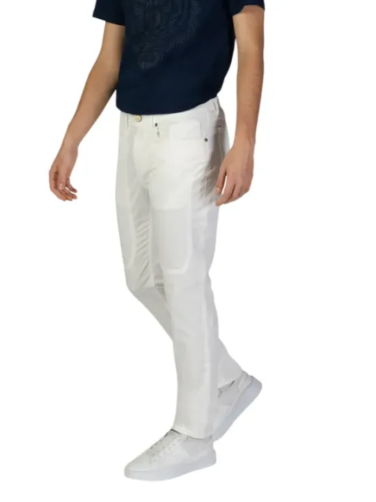 Weiße Stoffhose mit Gürtel und Löwenemblem