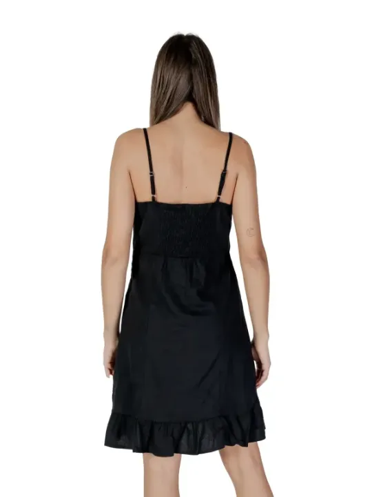 Schwarzes Sommerkleid mit Rüschensaum