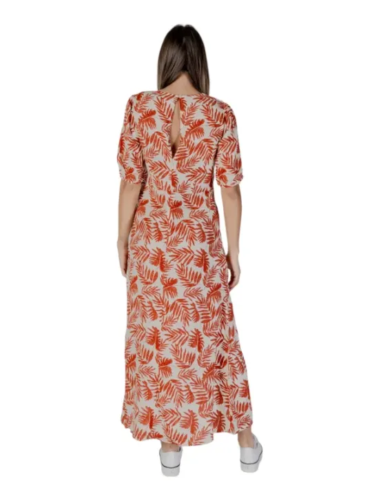 Weißes Kleid mit rotem Blattmuster