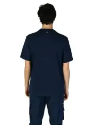 Mann trägt blaues Antony Morato T-Shirt