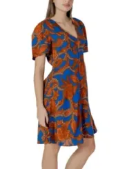 Blaues Kleid mit Blumenmuster