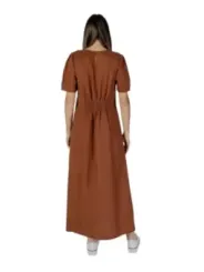 Braunes Maxikleid mit Rückenausschnitt
