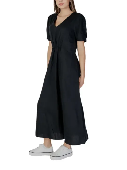 Schwarzes B.young Midikleid mit V-Ausschnitt