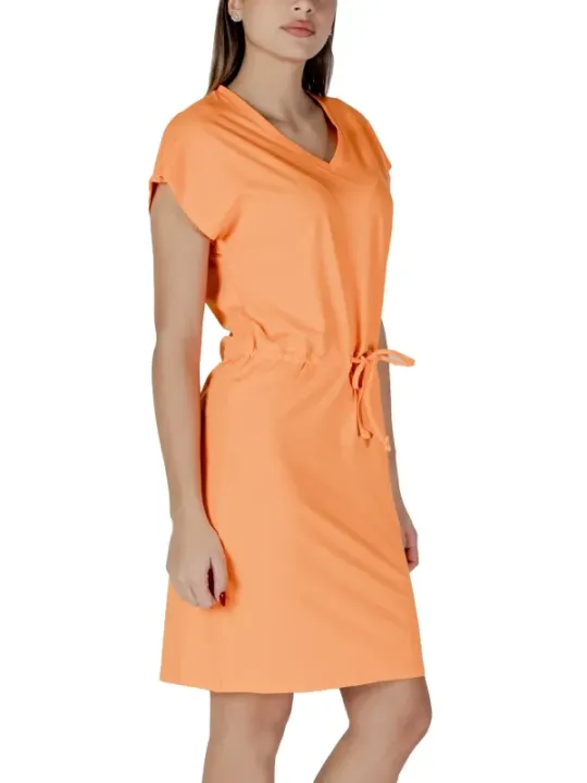 Pfirsichfarbenes B.young Sommerkleid mit Kordel.