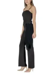 Schwarzer Baumwoll-Jumpsuit mit Fransen.