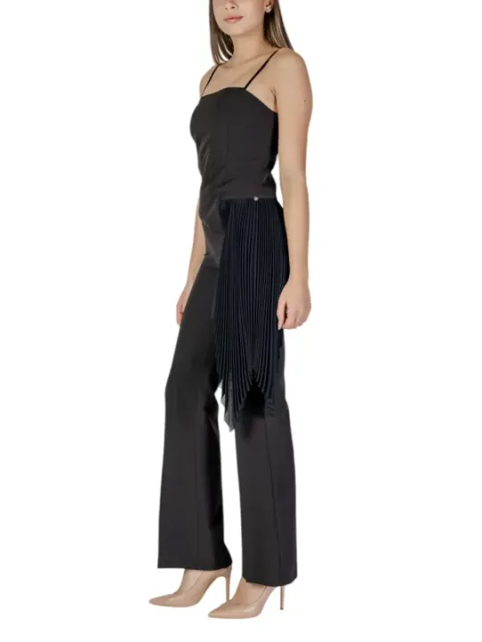 Schwarzer Baumwoll-Jumpsuit mit Fransen.