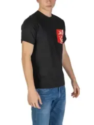 Graues T-Shirt mit roter Tasche