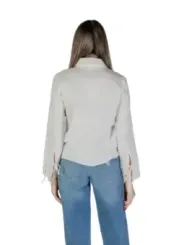 Weiße Bluse mit Spitze hinten