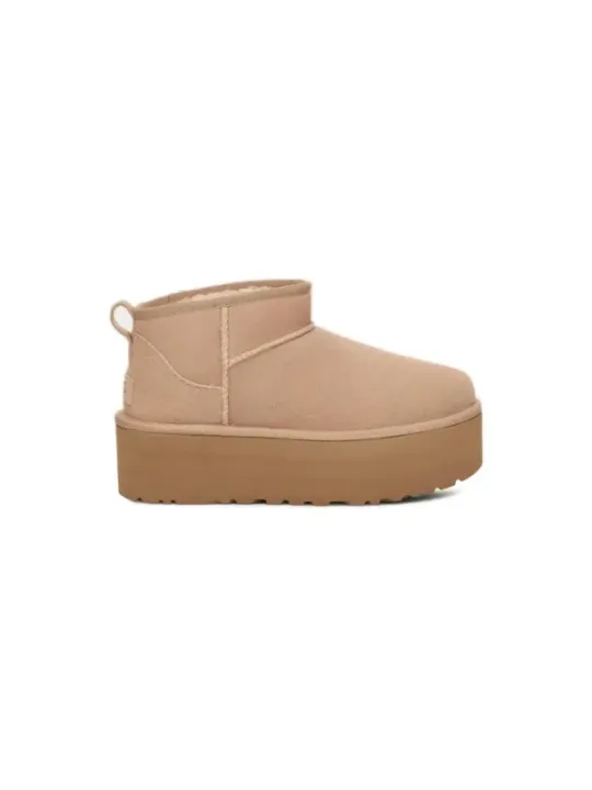 Tan Wildleder UGG High-Top-Stiefel