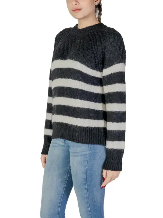 Gestreifter schwarzer weißer Strickpullover
