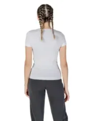 Frau mit geflochtenem Haar