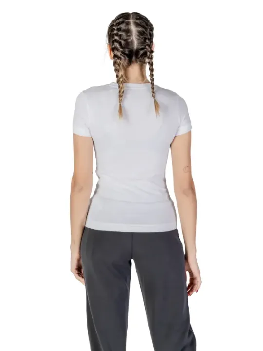 Frau mit geflochtenem Haar