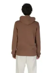 Tan Kapuzenpullover und weiße Hose