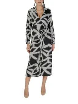 Gemustertes schwarzes und weißes Kleid