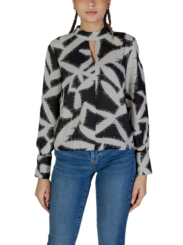 Schwarze weiße Bluse mit V-Ausschnitt