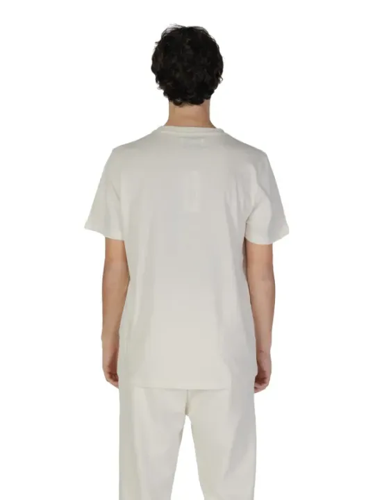 Weißes Schlafanzug-Set, bequem und locker.