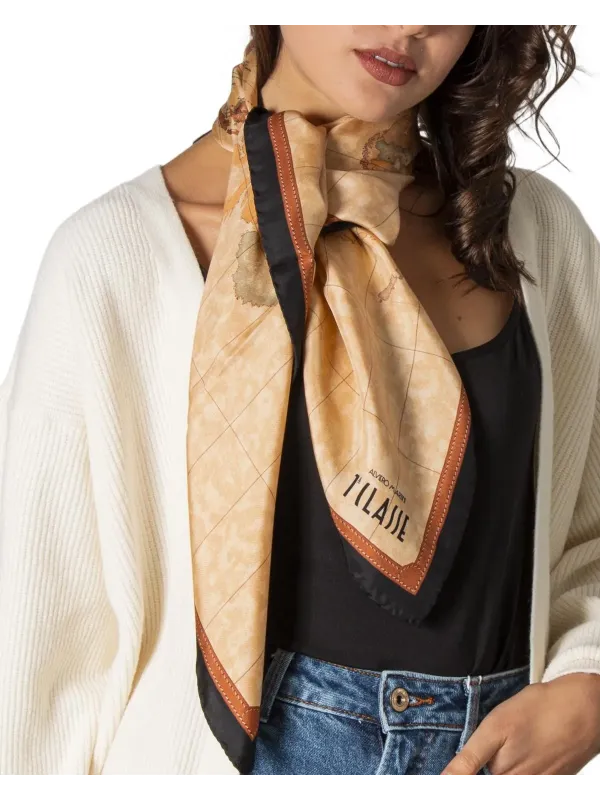 Beiger Seidenschal mit Diamantmuster