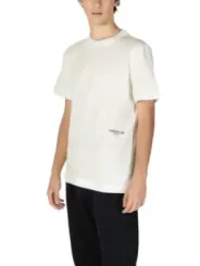 Off-white Underclub T-Shirt Mannequin präsentiert