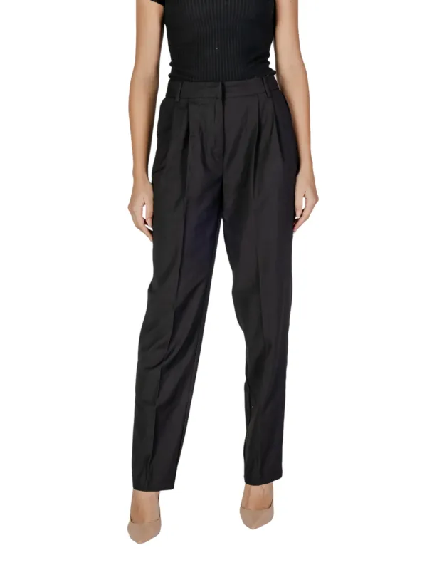 Schwarze Stoffhose, elegante Business-Mode