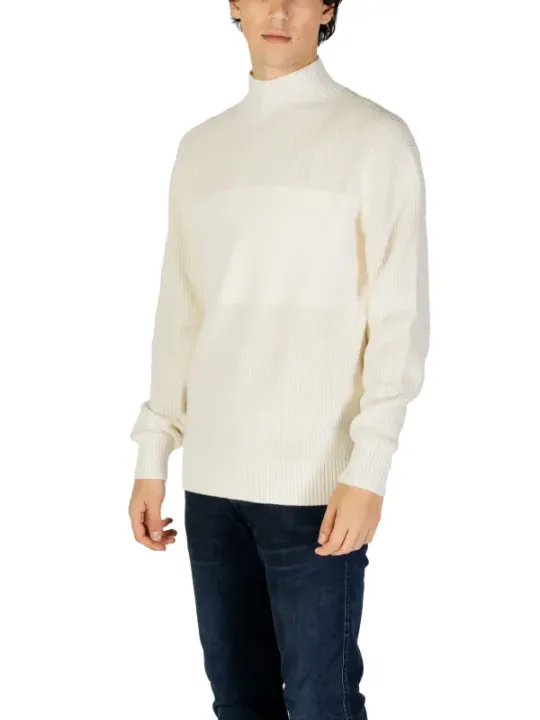 Weißer Calvin Klein Rollkragenpullover Jeans