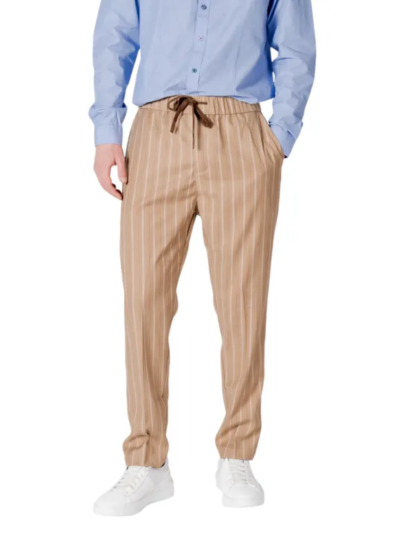 Tan gestreifte gewebte Hose im entspannten Schnitt