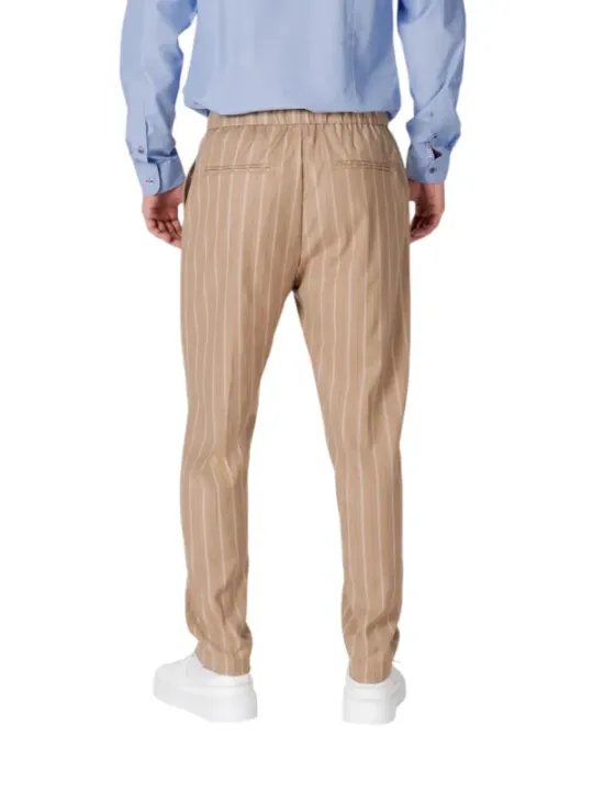 Beige gestreifte Hosen schlanker Schnitt