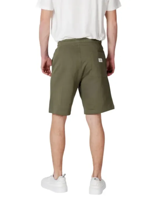 Olivgrüne Shorts lässiger Schnitt hinten