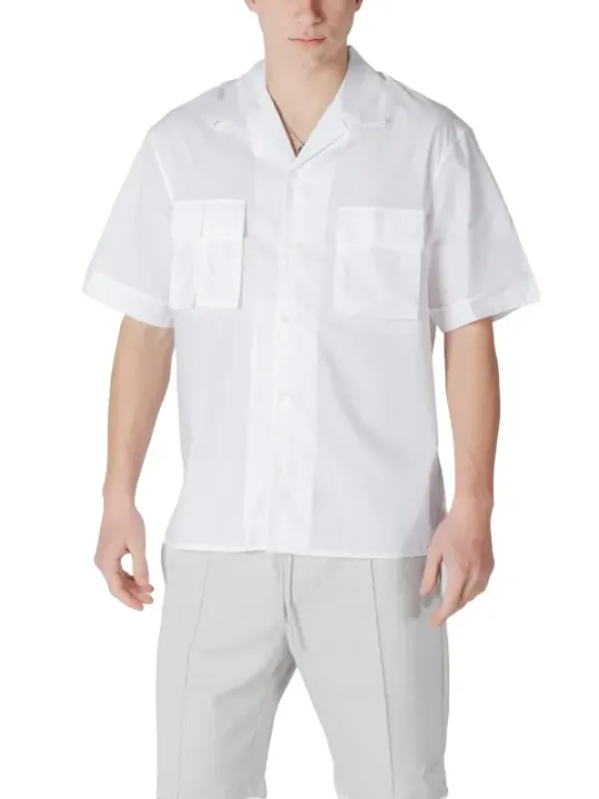 Weißes Kurzarmhemd mit Knopfleiste