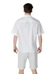 Leichte Sommer-Shorts und Hemd