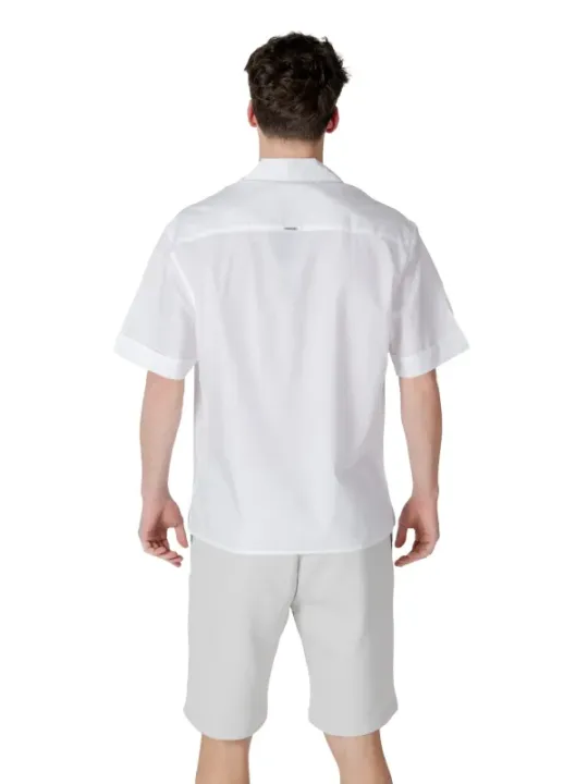 Leichte Sommer-Shorts und Hemd