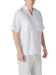 Weißes Herrenhemd mit Brusttaschen