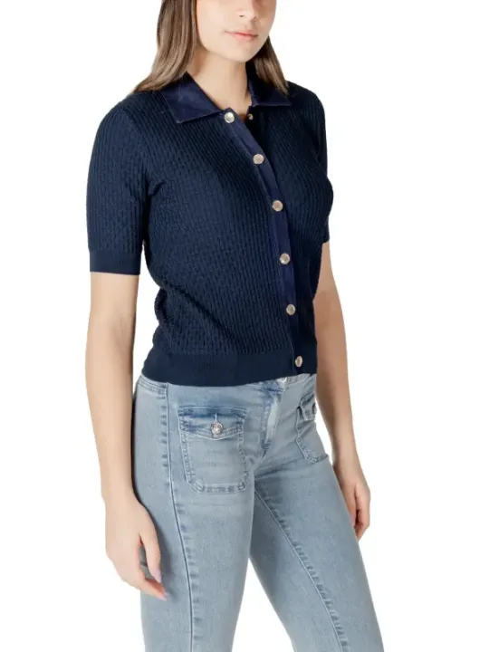 Marineblauer Strick mit Knopfleiste