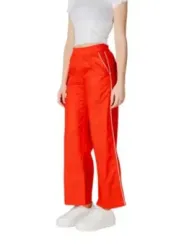 Rote Cropped-Hosen mit Streifen