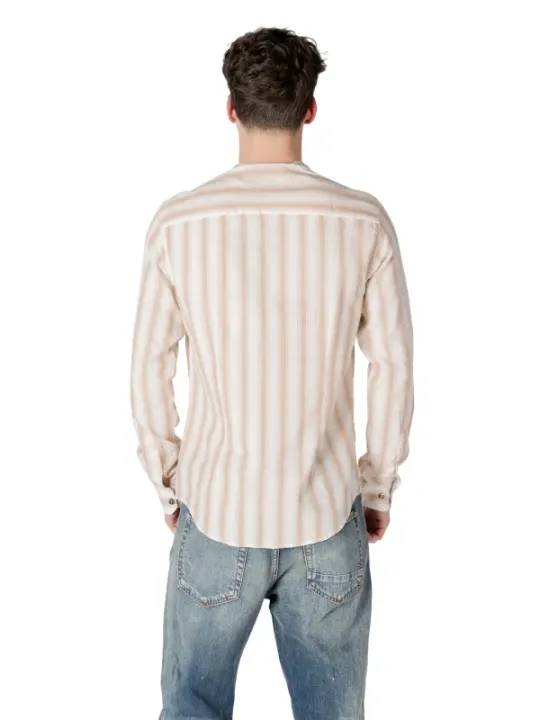Gestreiftes Herrenhemd mit Knopfleiste