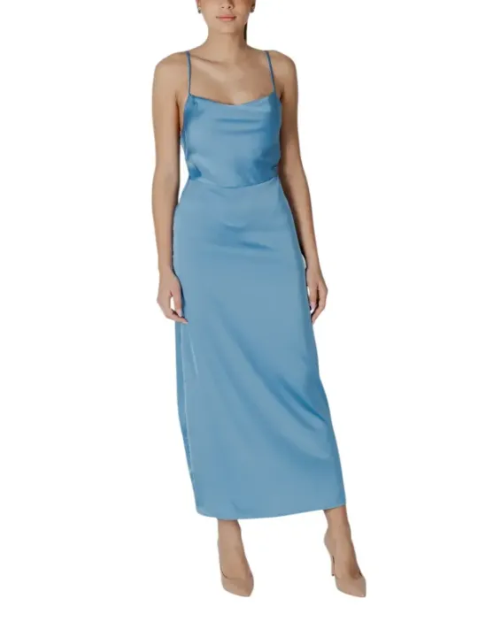Helles blaues Satin-Maxikleid Vila