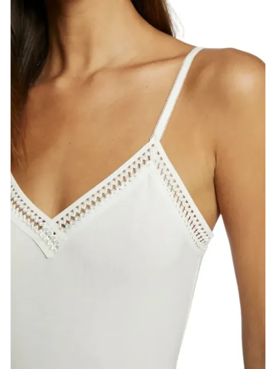 Zarte Camisole mit Häkelsaum