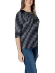 Schwarzes Top mit weißen Streifen